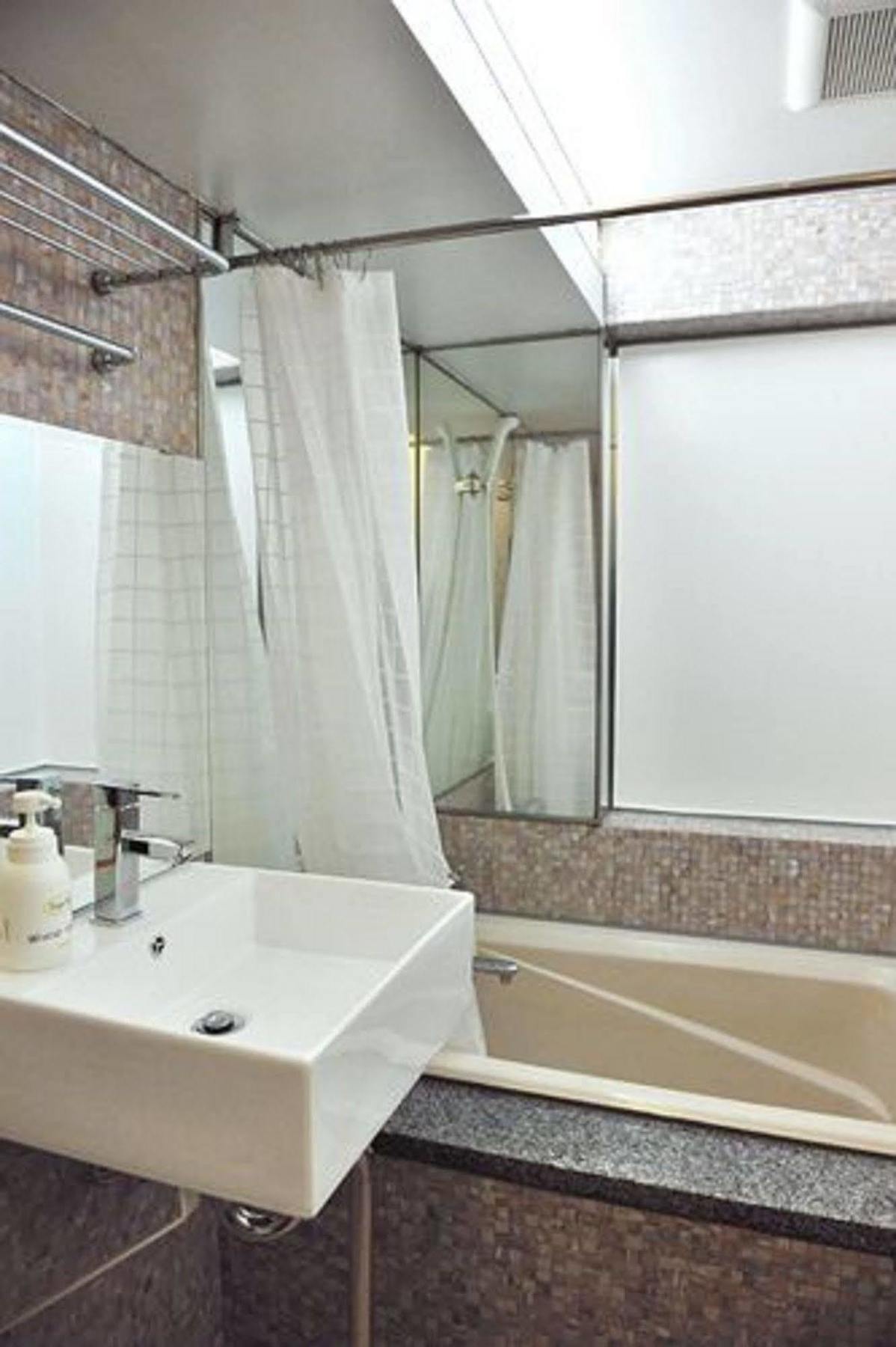 Khaosan Tokyo Laboratory Hotel Exterior photo